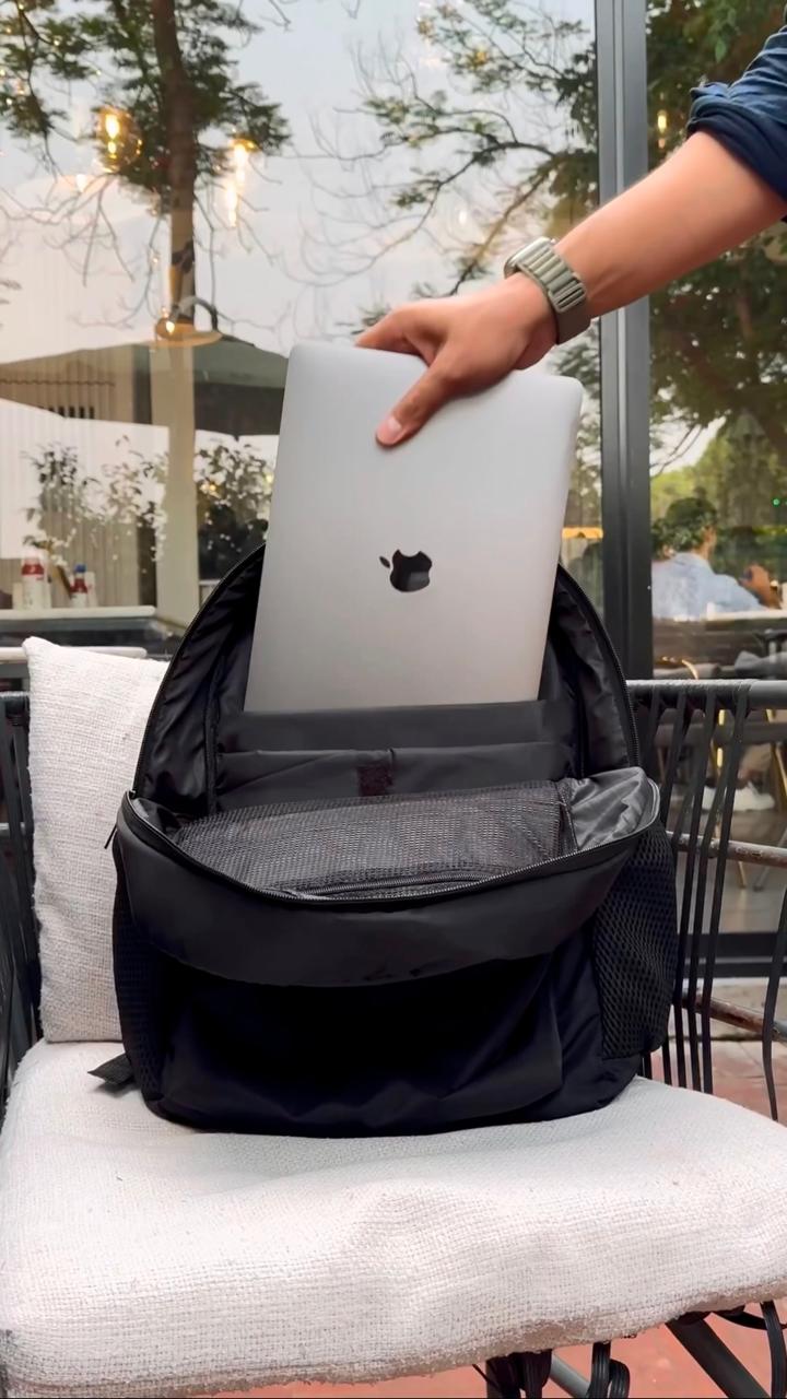 Carbon Fiber Traveller's Laptop Backpack (NO RESTOCKING - Buy before Sells Out)